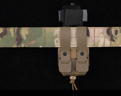 Erebus industries RC series Tourniquet pouch, Back view, medical pouches. Molle mounted on battle belt. tourniquet inserted in pouch. 