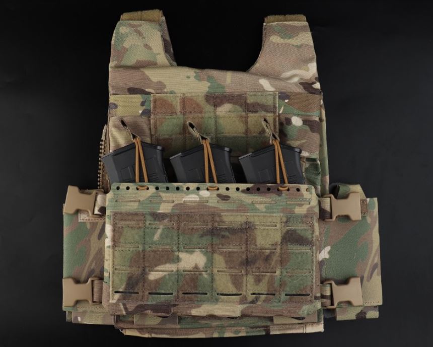 erebus industries slick rig chest rig in multicam pattern, Front view, H harness removed with placard attached to front of plate carrier, AK 7.62 magazines inserted.